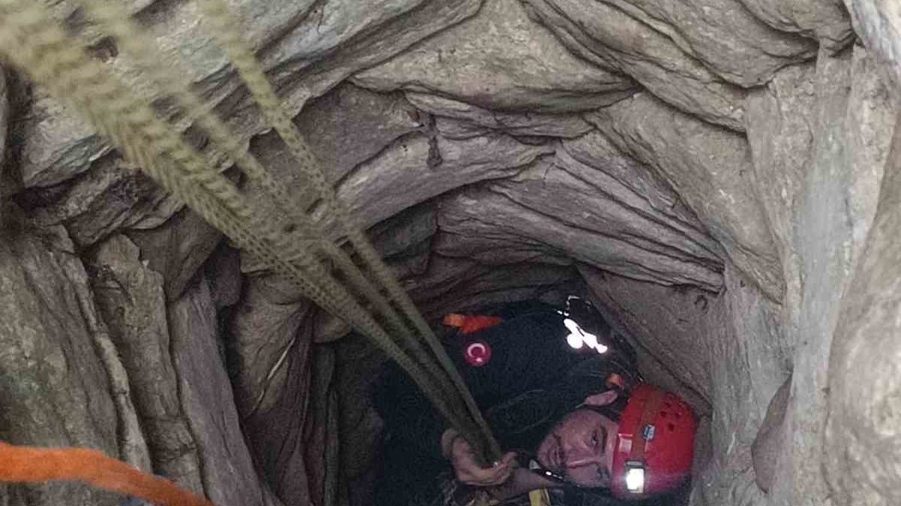 Bahçedeki kuyuya düşen 94 yaşındaki adam kurtarıldı
