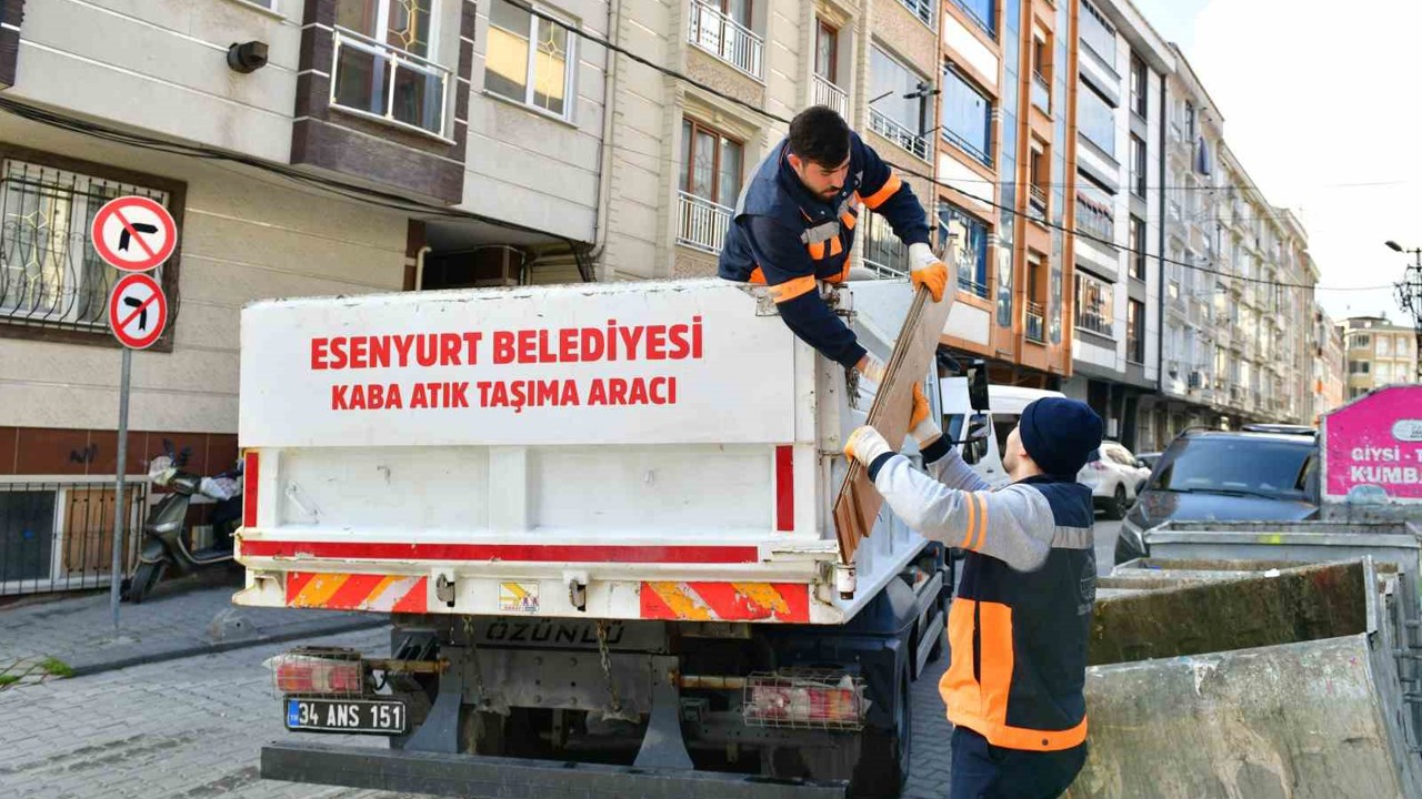 Esenyurt Belediyesi, kaba atıkları geri dönüşüme kazandırıyor
