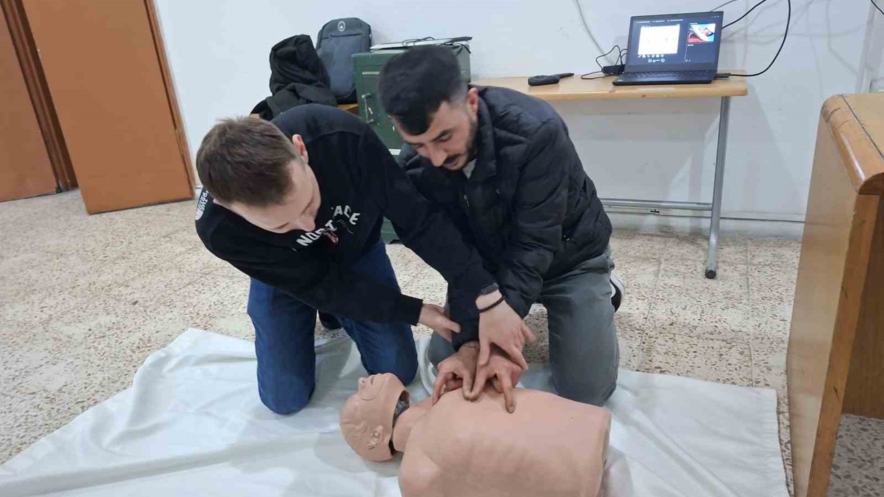Gördes’te STK’lara yönelik ‘hayat kurtaran’ eğitimler başladı
