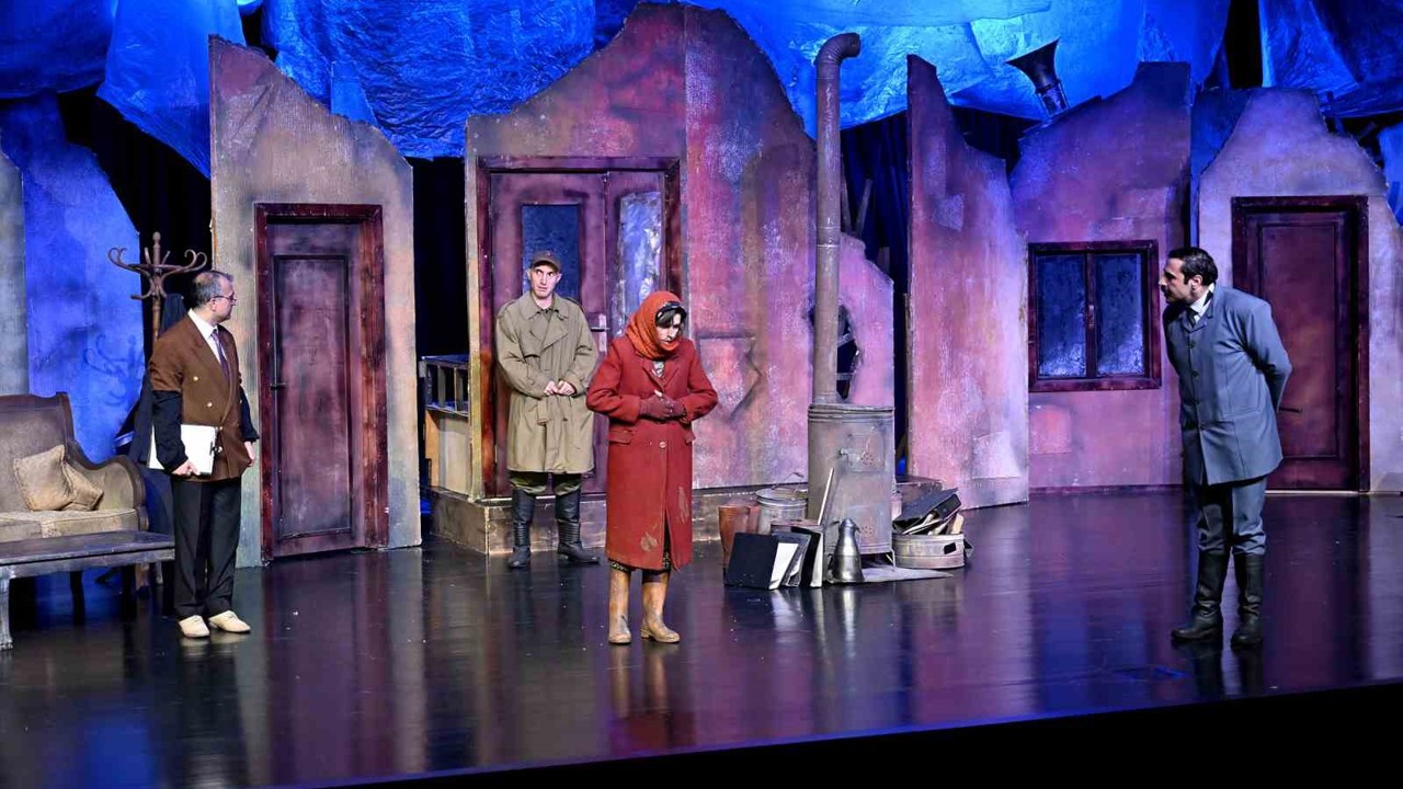 Mersin Şehir Tiyatrosu Dünya Tiyatro Günü’nü sahnede kutladı
