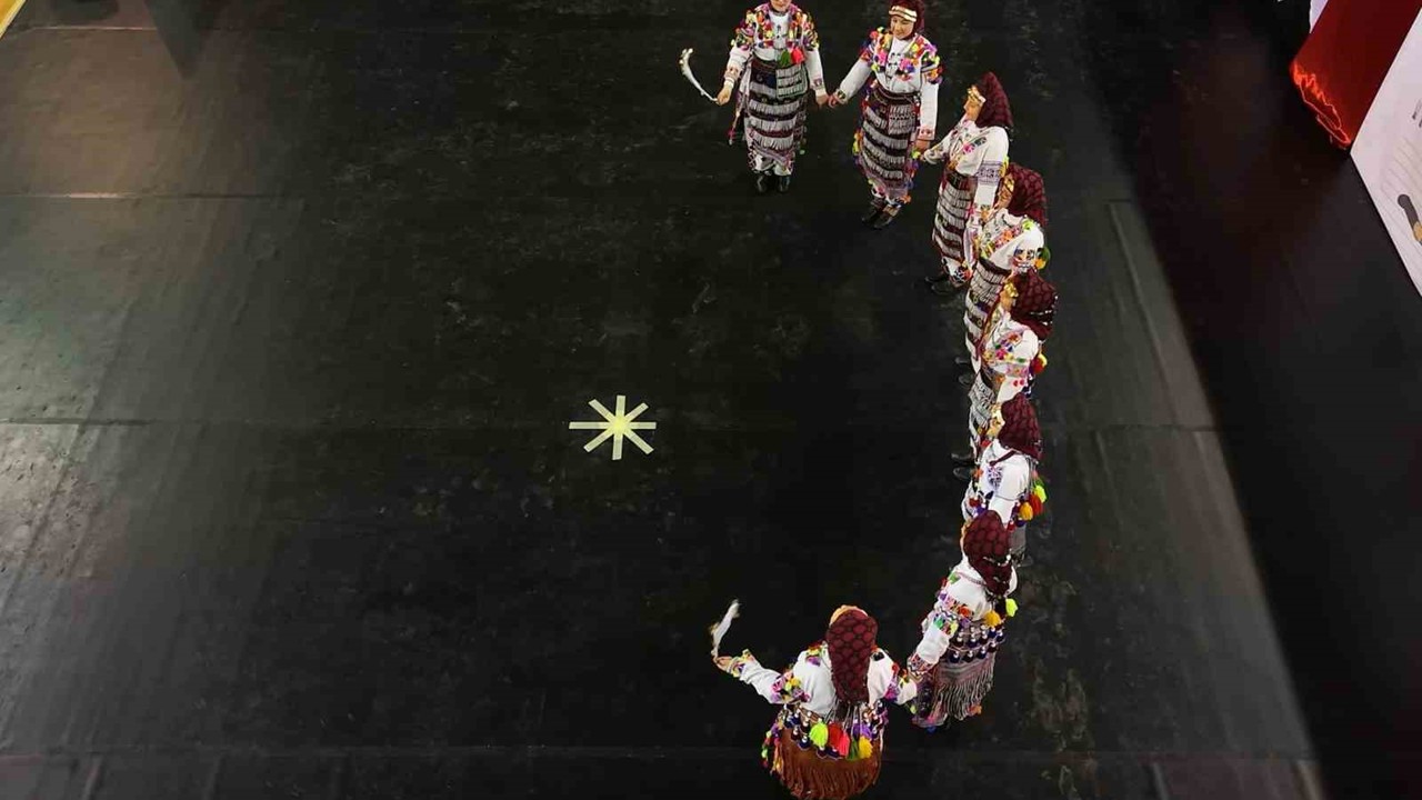 Halk oyunları yarışmasında hünerler sergilendi, kültürel değerler tanıtıldı
