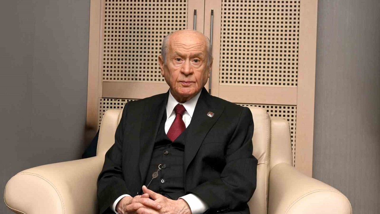 MHP Genel Başkanı Bahçeli: "İzzet Bey akademik kariyer çalışmalarına ağırlık vermek için müsaade istemişlerdir"
