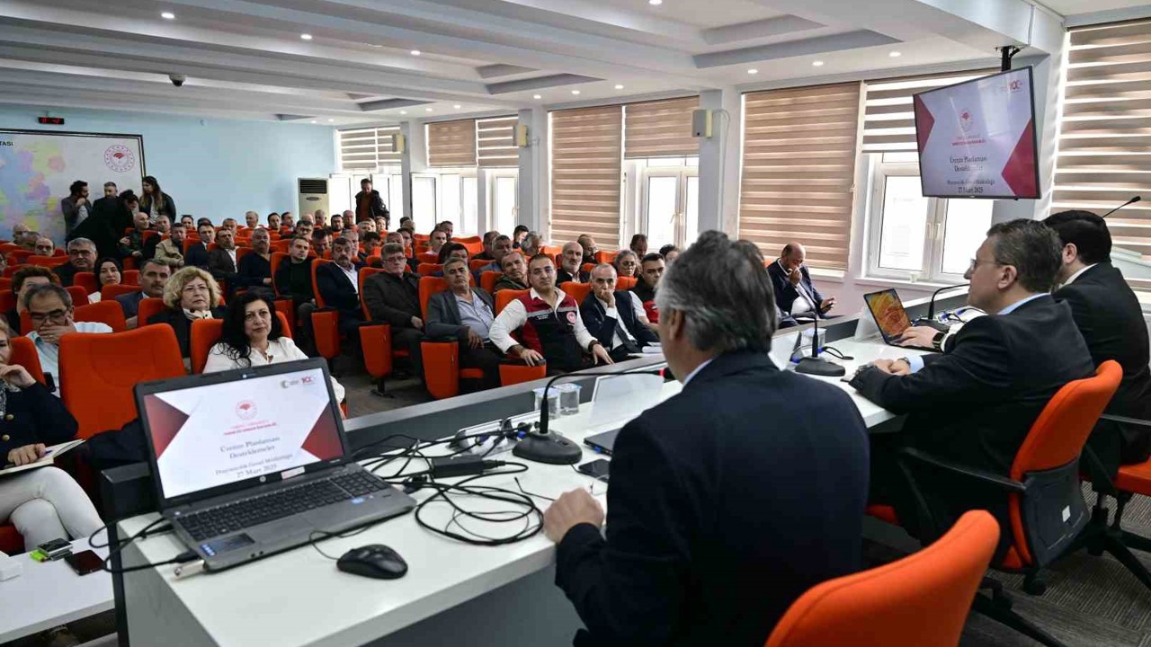 Hayvancılık sektör değerlendirme toplantısı İzmir’de gerçekleştirildi.
