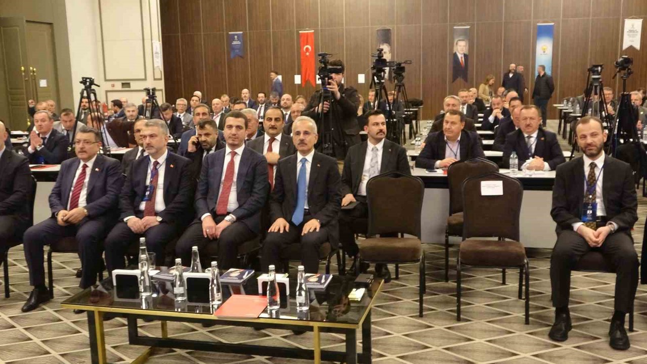 Ulaştırma ve Altyapı Bakanı Uraloğlu: "Karadeniz’e demiryolu Samsun’dan Sarp’a uzanacak"
