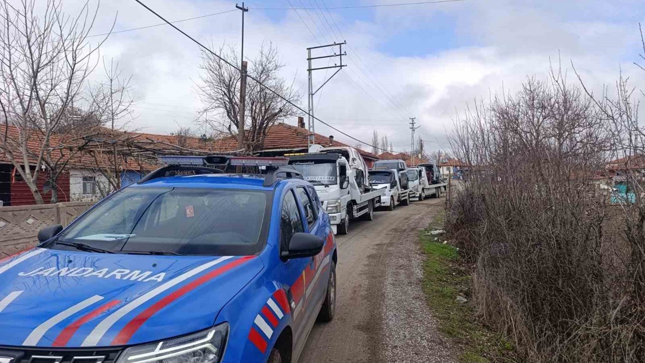 Yozgat’ta çalıntı araç operasyonu düzenlendi, 4 kişi gözaltına alındı
