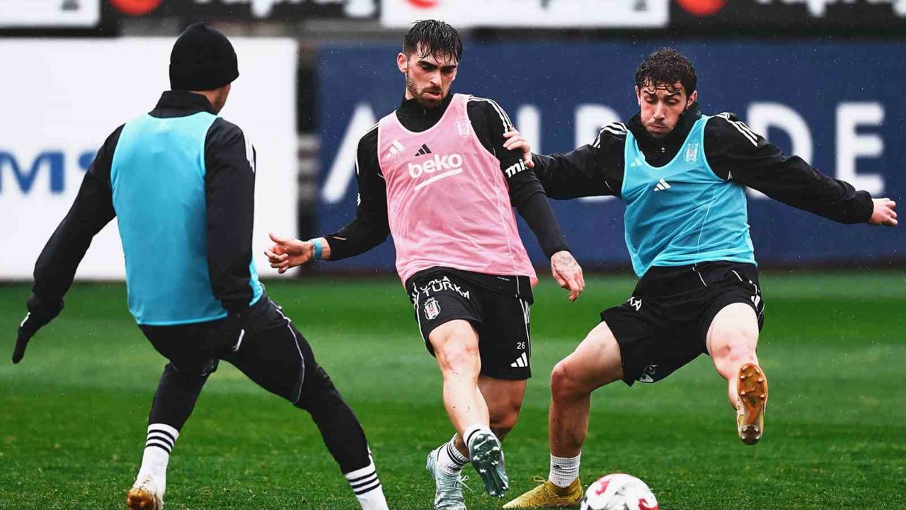 Beşiktaş, günü iki antrenmanla tamamladı

