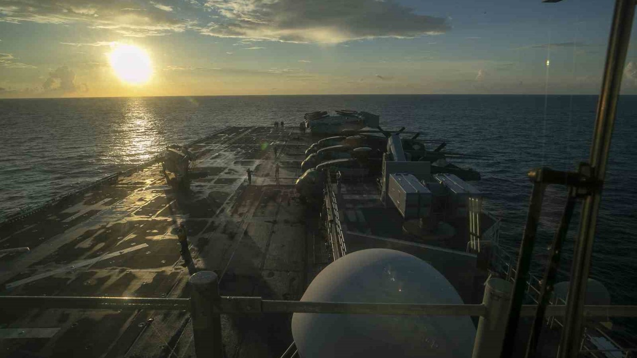 ABD ordusu: "3 bin 500 personel taşıyan amfibi hücum gemisi USS Tripoli Orta Doğu’da"
