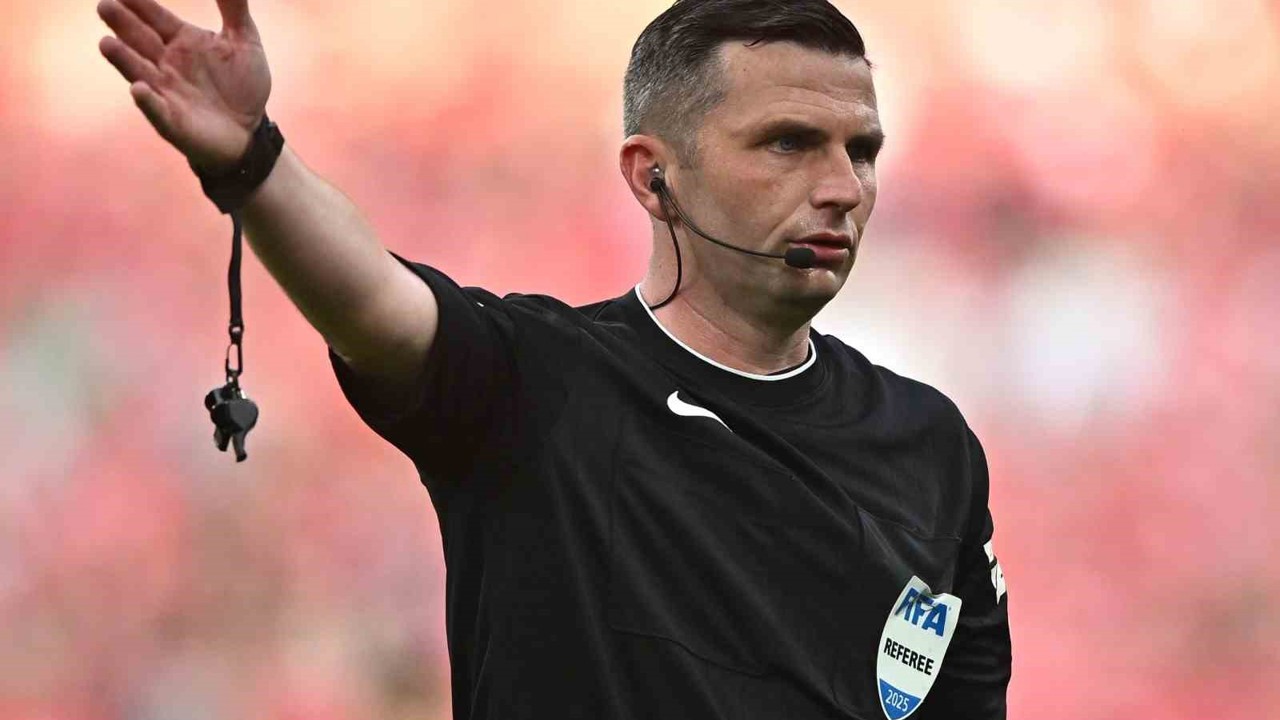 Kosova - Türkiye maçını Michael Oliver yönetecek

