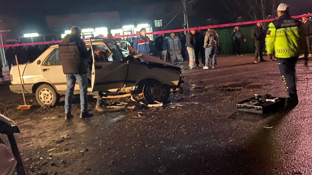 Zonguldak’ta işçi servisi otomobille çarpıştı: 6 yaralı
