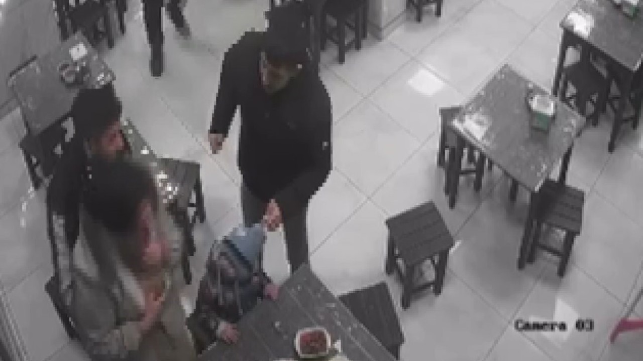 Lokantacı esnafından kadın müşterisine hayat kurtaran manevra
