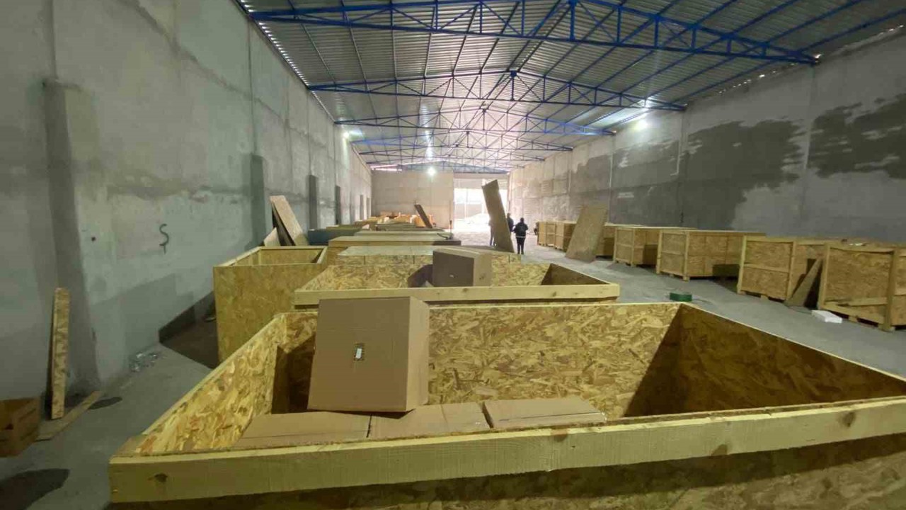 Makaronları sandık içine gizleyip montajladılar
