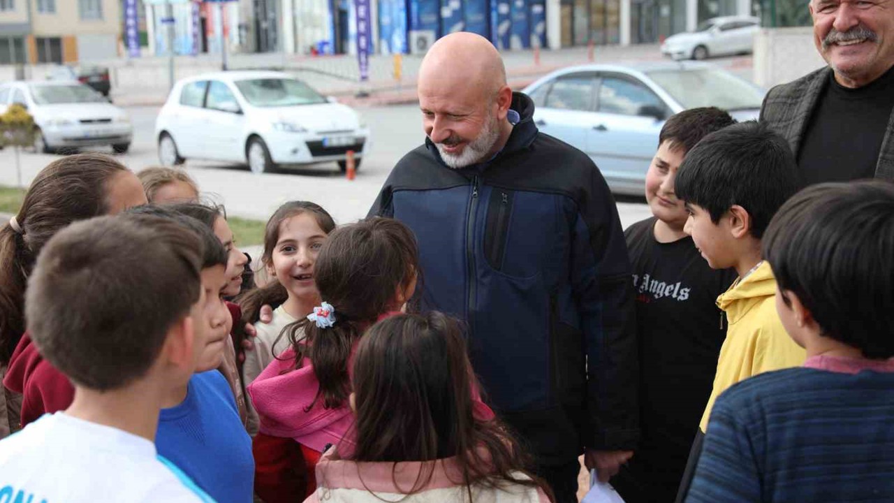 Başkan Çolakbayrakdar: "Evlatlarımız için her parka toprak alan yapıyoruz"
