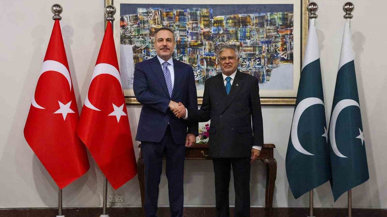 Dışişleri Bakanı Fidan, Pakistanlı mevkidaşı Dar ile görüştü
