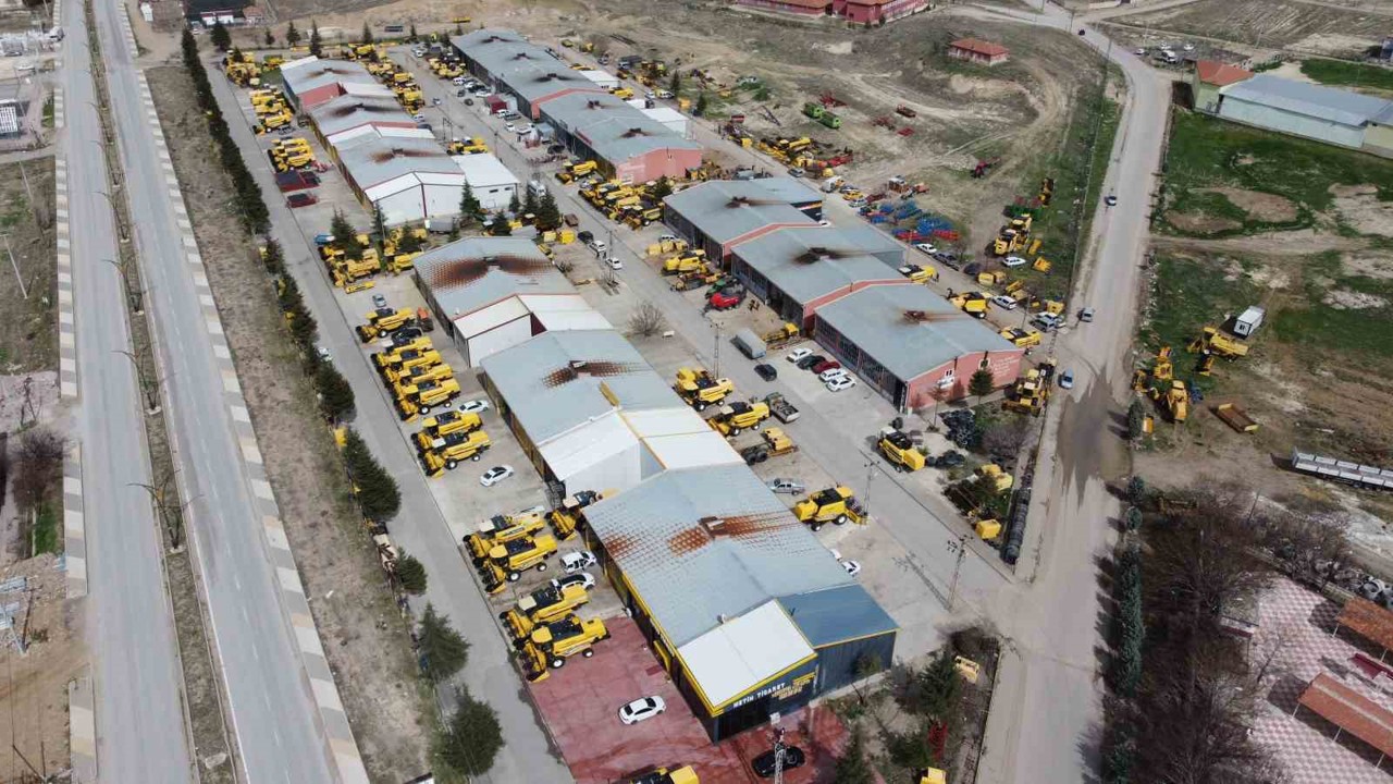 Bozkırın sarı devleri hasat için bakıma alındı
