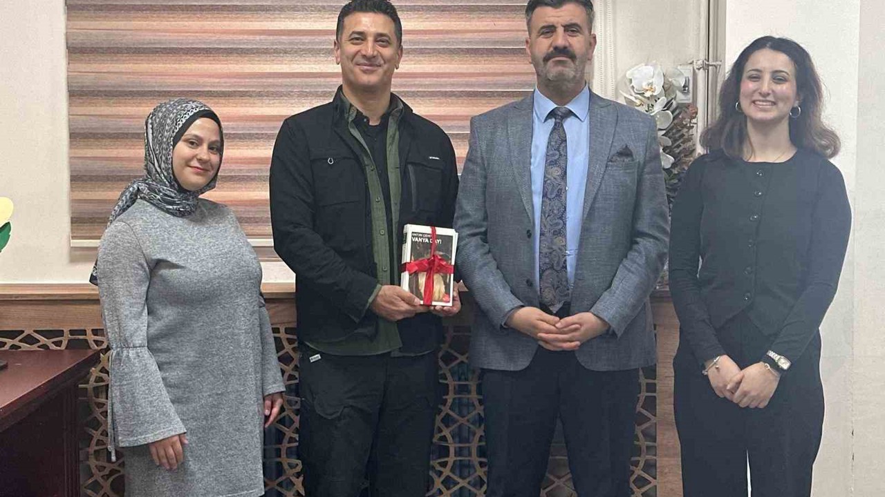 Gazeteci-yazar İbrahimoğlu öğrencilerle bir araya geldi
