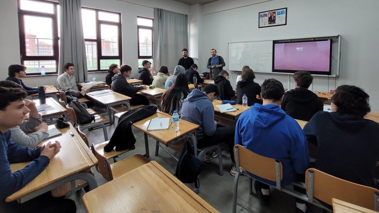 Eskişehir Bilim Olimpiyatları Akademisi’nde eğitim meşalesi yandı
