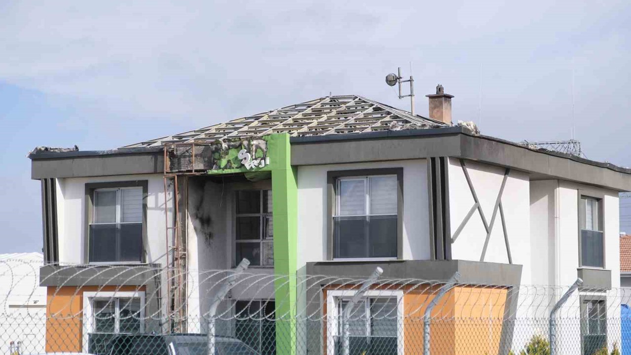 GES santralindeki idari binanın çatısında çıkan yangın söndürüldü
