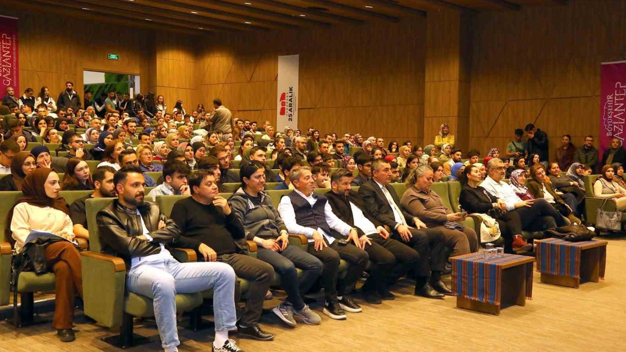 Gaziantep Büyükşehir ev sahipliğinde Oytun Erbaş insan aklını anlattı
