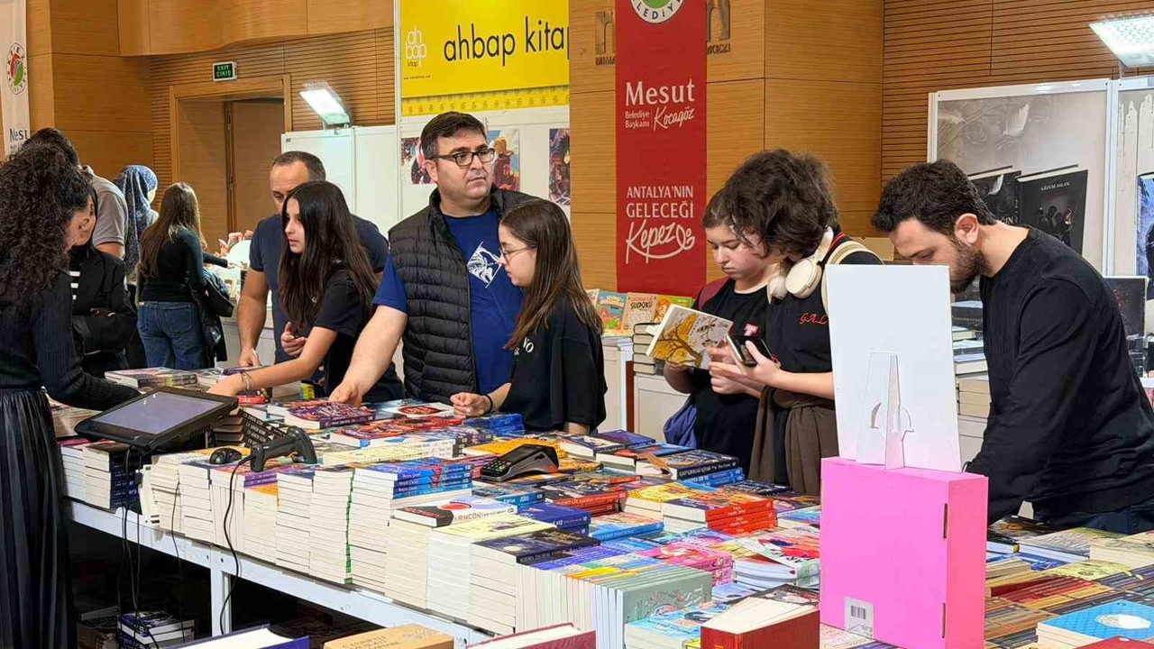 Kepez Kitap Fuarı’na yoğun ilgi
