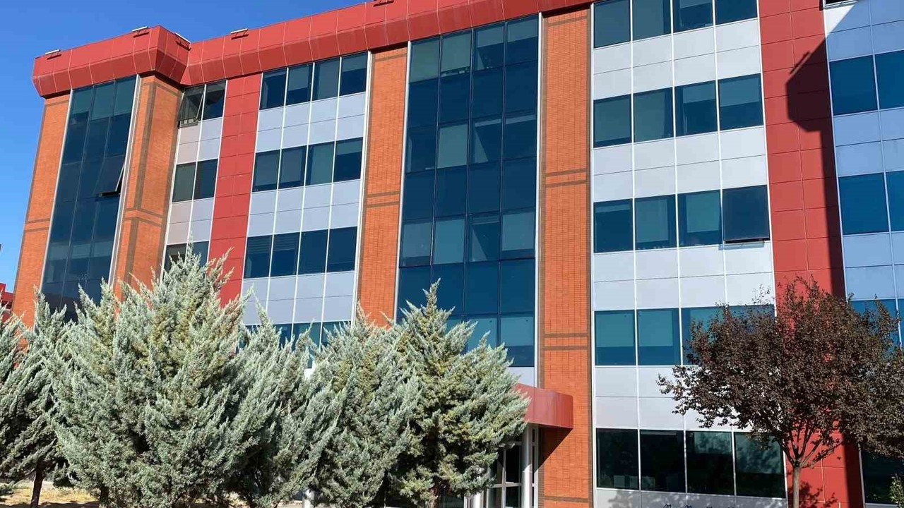 Burdur Mehmet Akif Ersoy Üniversitesi’nde taciz içerikli mesajlara meslekten ihraç
