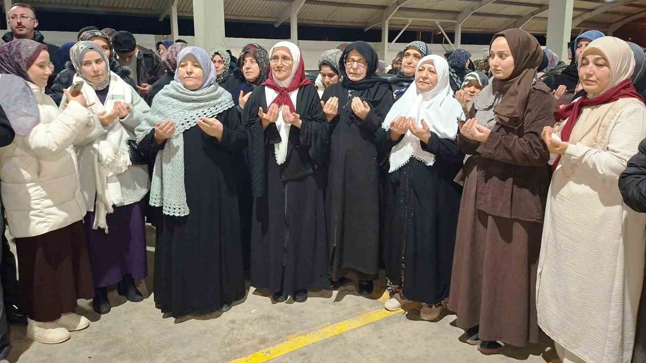 Emet ve Hisarcık’tan 29 umreci dualarla kutsal topraklara uğurlandı
