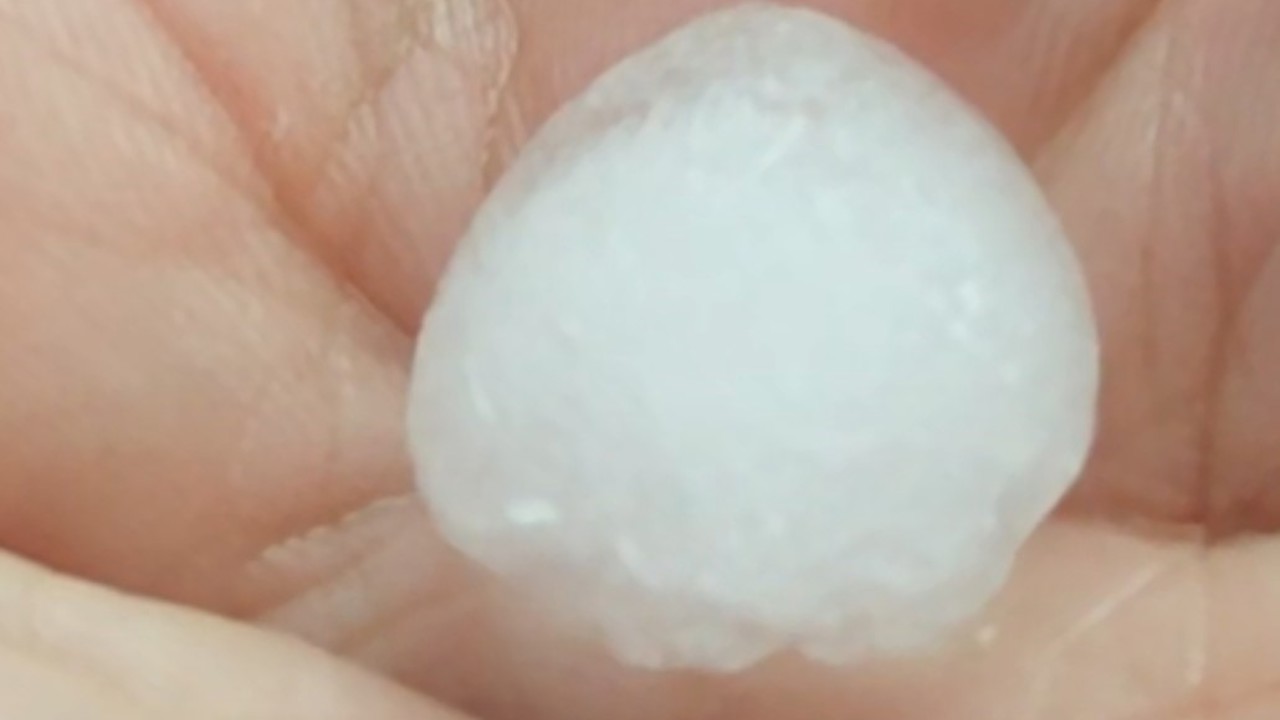 Adana’da yağmurun ardından dolu etkili oldu
