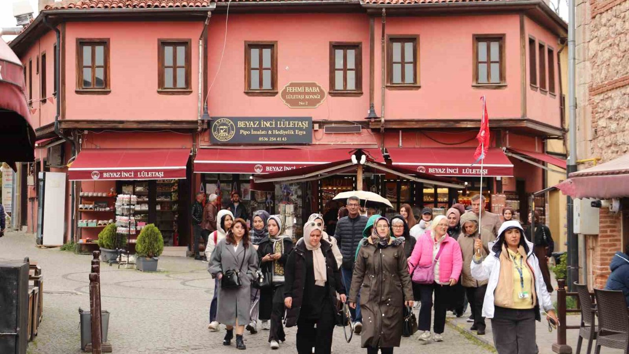 Termometreler düştü, kalabalık azalmadı: Eskişehir’de hafta sonu yoğunluğu
