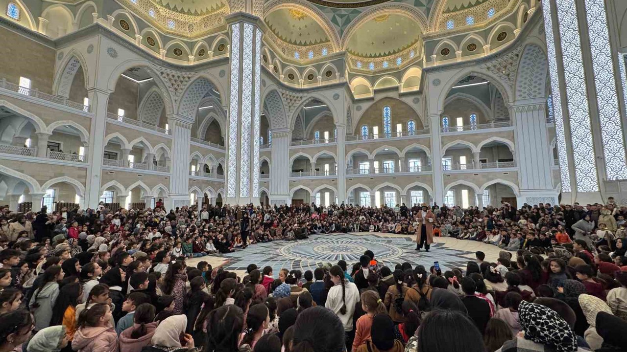 Şahinbey Millet Camii’nde çocuk sesleri
