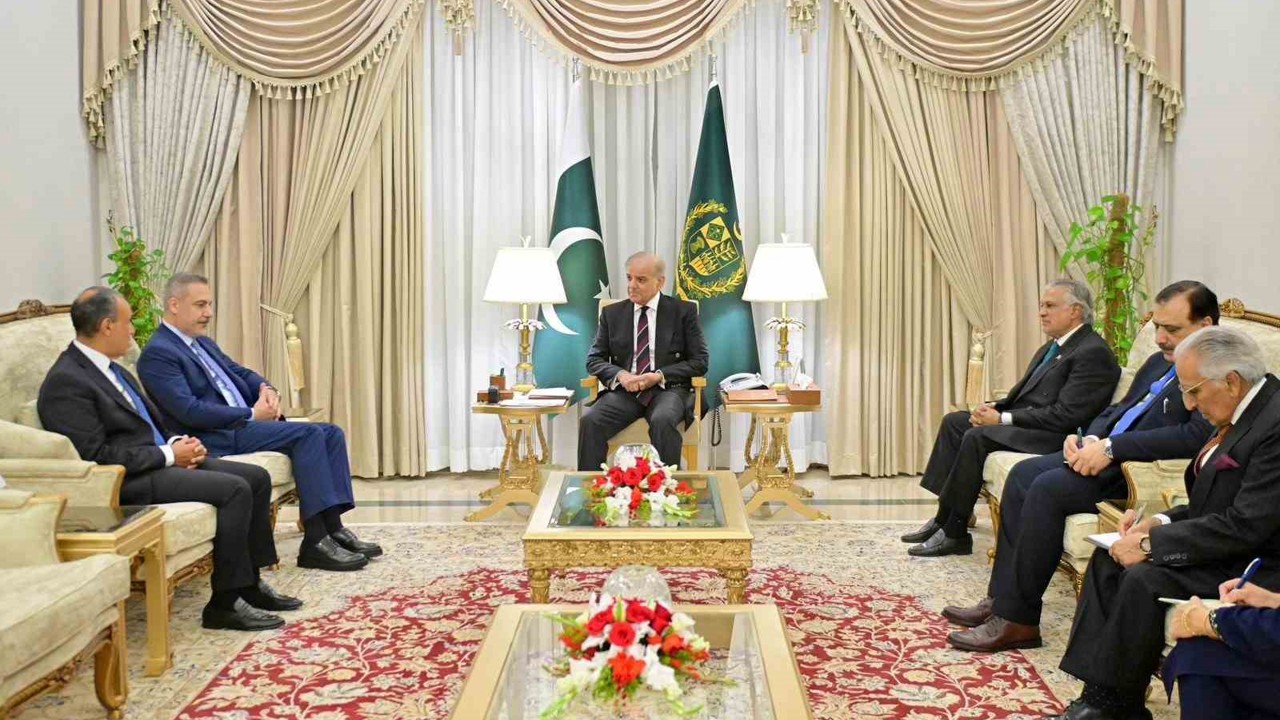 Bakan Fidan, Mısırlı mevkidaşı Abdelatty ve Pakistan Başbakanı Şerif ile bir araya geldi
