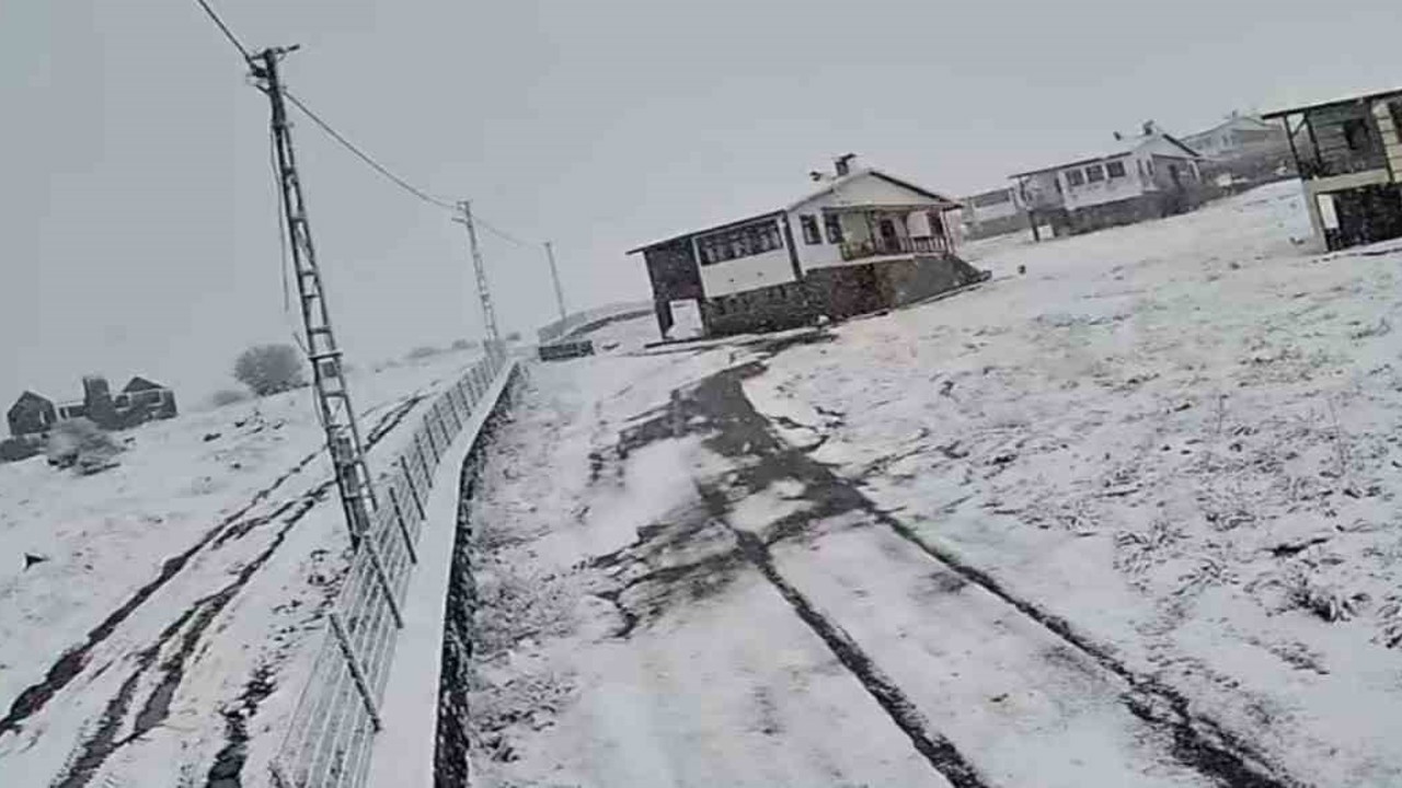 Ankara’nın yüksek kesimlerine kar yağdı
