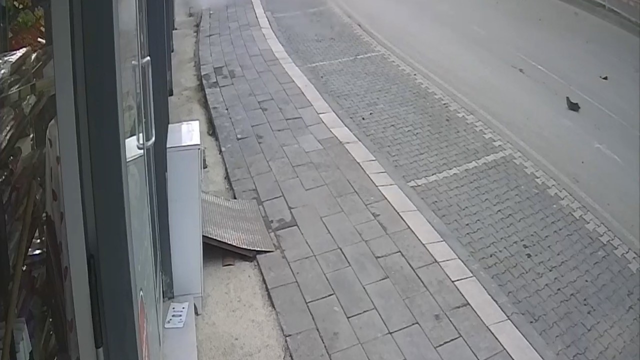 Tokat’ta otomobil markete girdi: 2 yaralı
