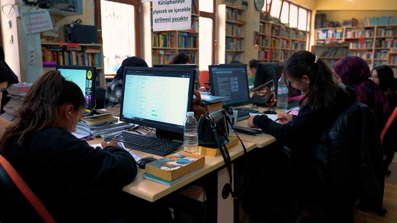 Didim Belediyesi Halk Kütüphanesi gençlerin buluşma merkezi oldu
