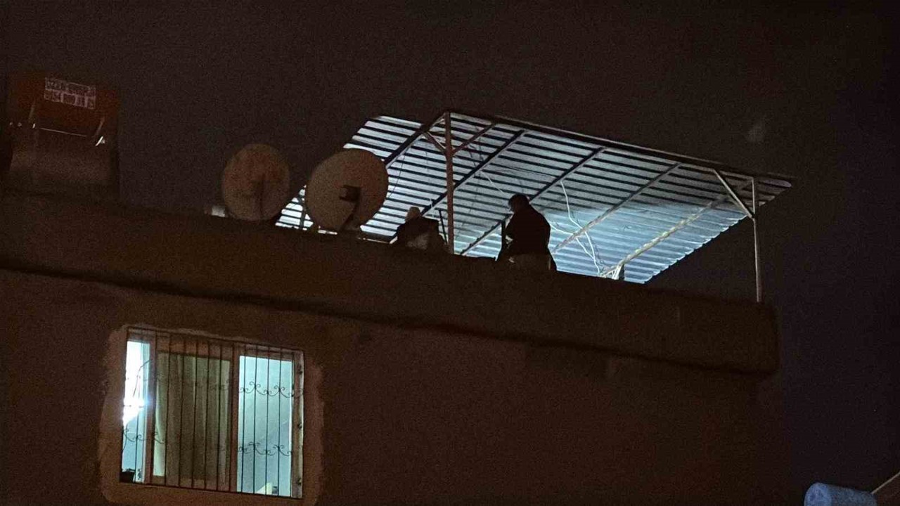 Adana’da 3 katlı binada patlama: 2 ağır yaralı
