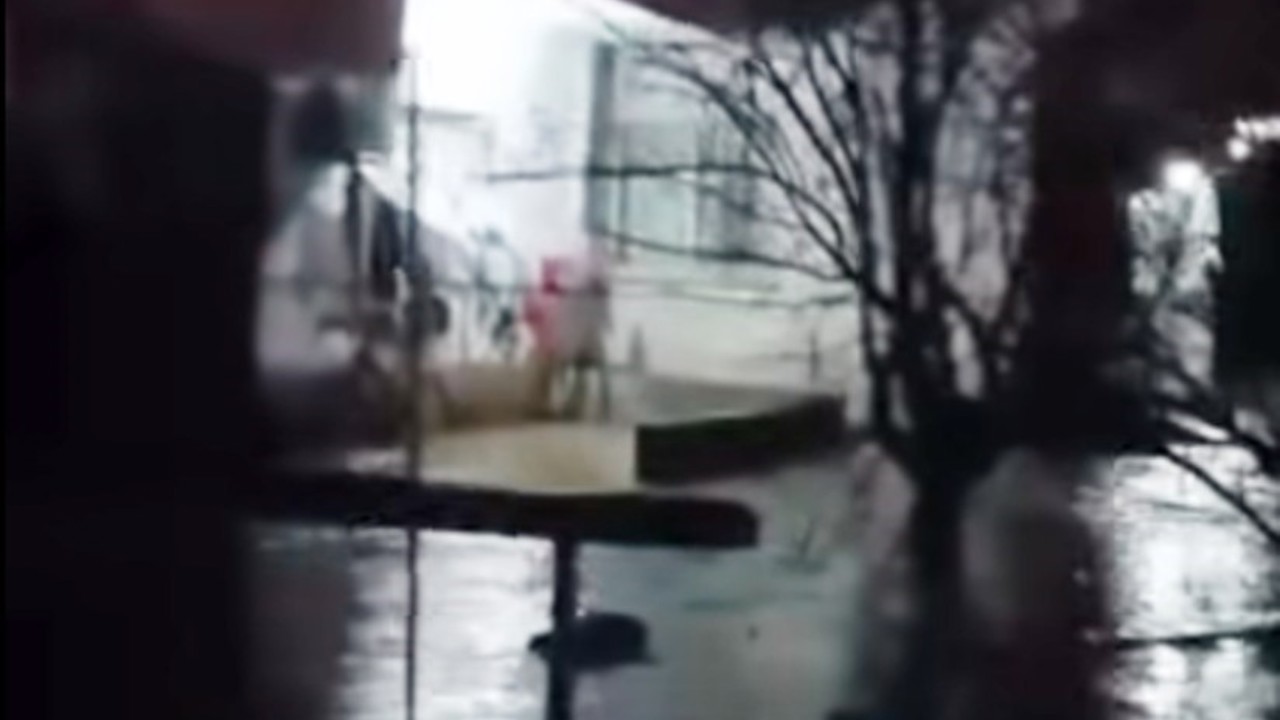 Şırnak’ta şiddetli yağış: Köy yolları göle döndü
