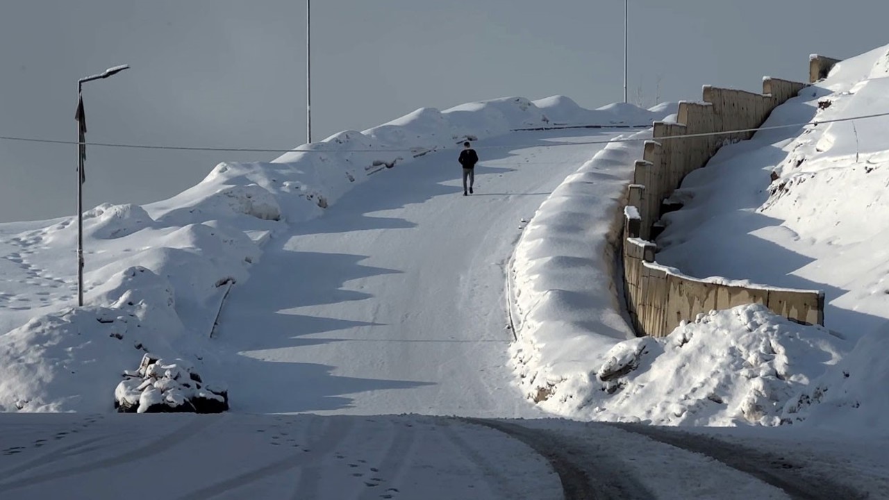 Yüksekova’da kar yağışı

