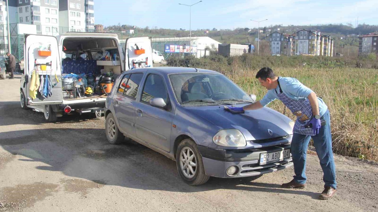 Yöneticiliği bıraktı, küresel ısınmaya karşı ’mobil ve susuz’ araç yıkama başlattı
