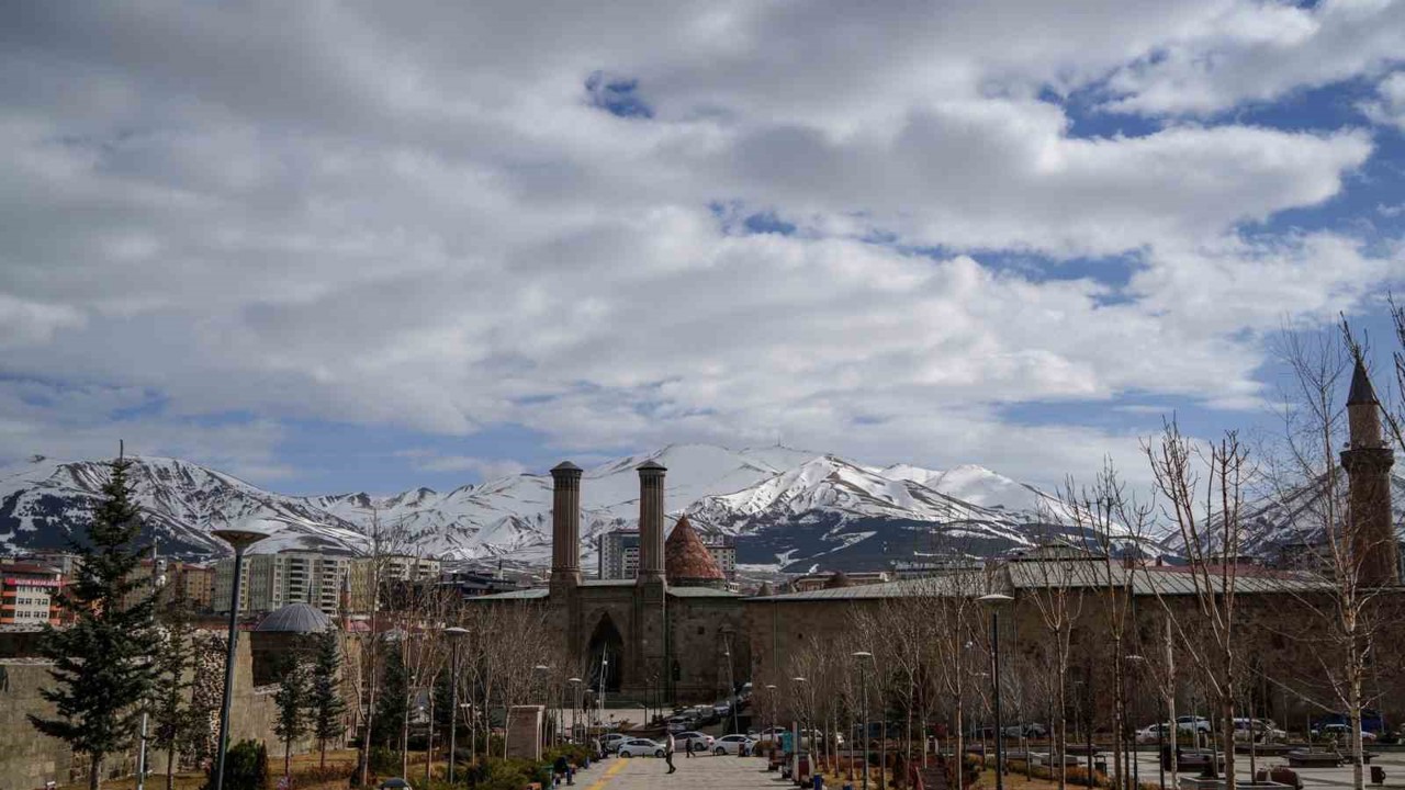 Yüksek kesimlerde kar var
