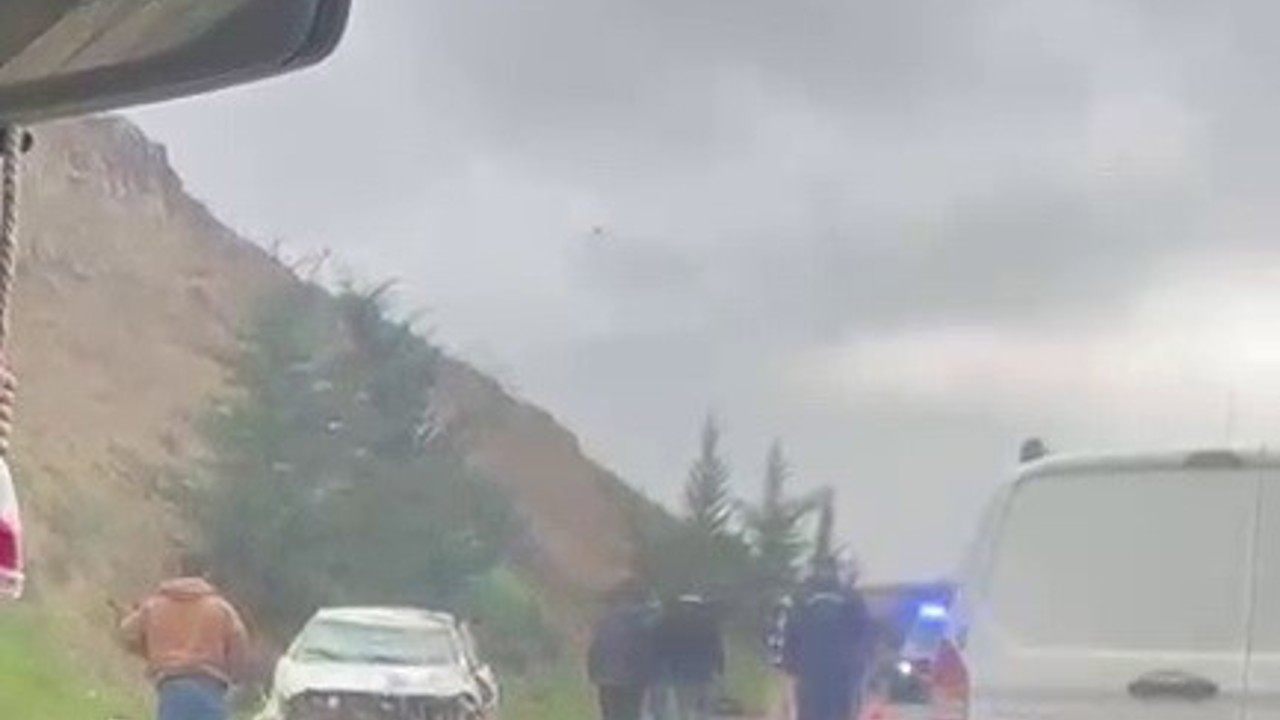 Kayganlaşan yolda otomobil takla attı: 1 yaralı
