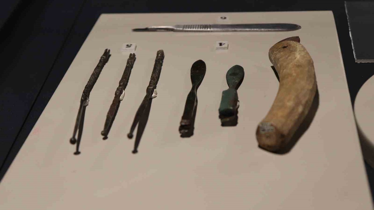 Denizli’de Antik Tıp Aletleri Sergisi yoğun ilgi gördü
