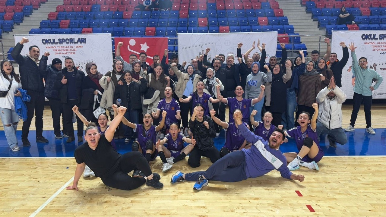 Işıklar Şeker Ortaokulu Hentbol Yıldız Kızlar Türkiye Şampiyonasında şampiyon oldu
