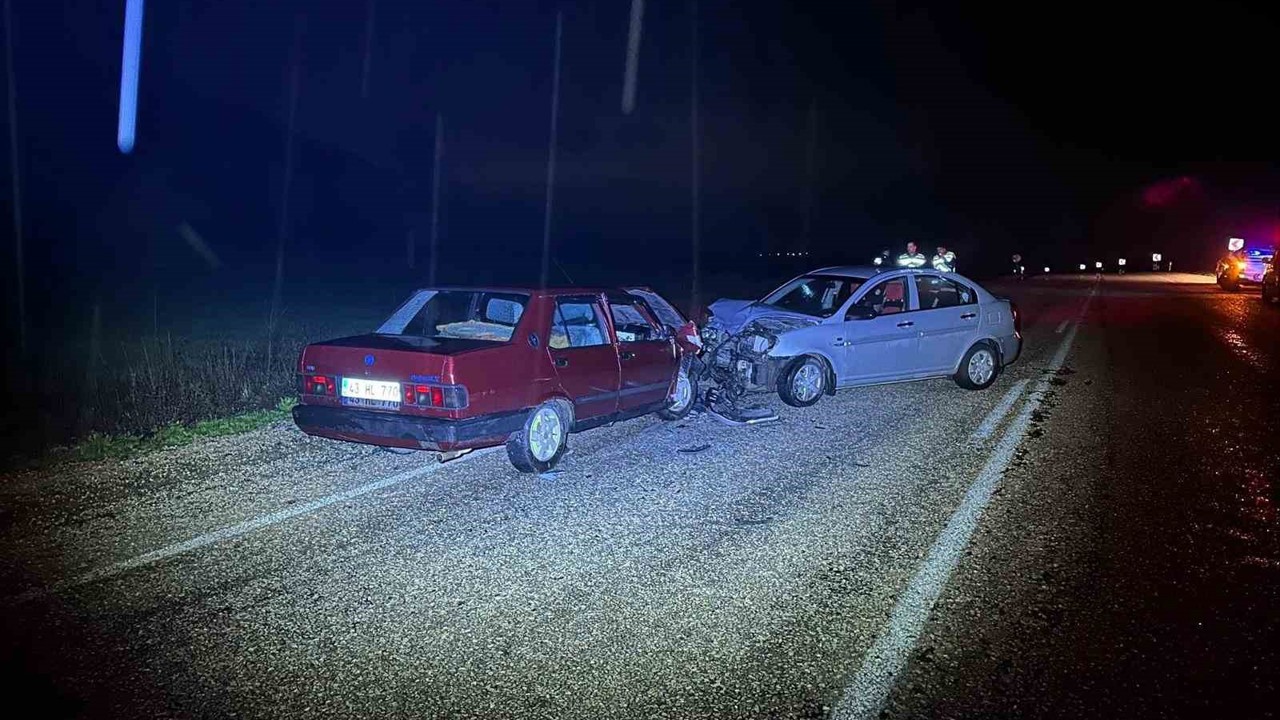 Bilecik’te iki otomobil çarpıştı: 3 yaralı
