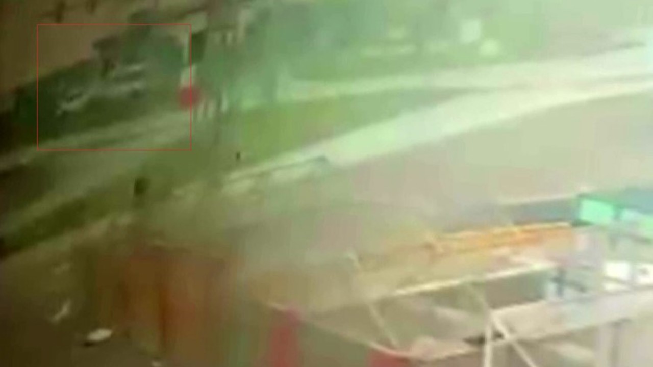 Diyarbakır’da 15 kişinin yaralandığı kaza anı güvenlik kamerasına yansıdı
