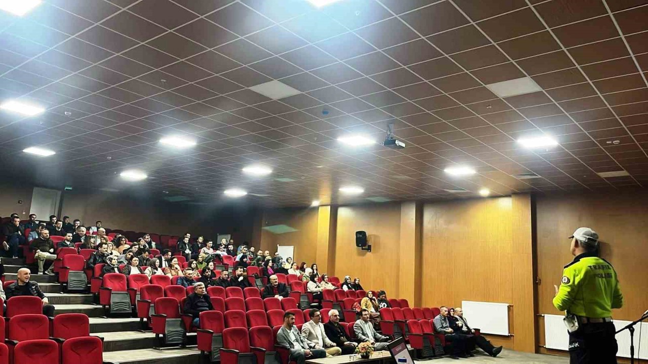Hisarcık’ta idareci ve öğretmenlere "Genel Trafik Kuralları" eğitimi
