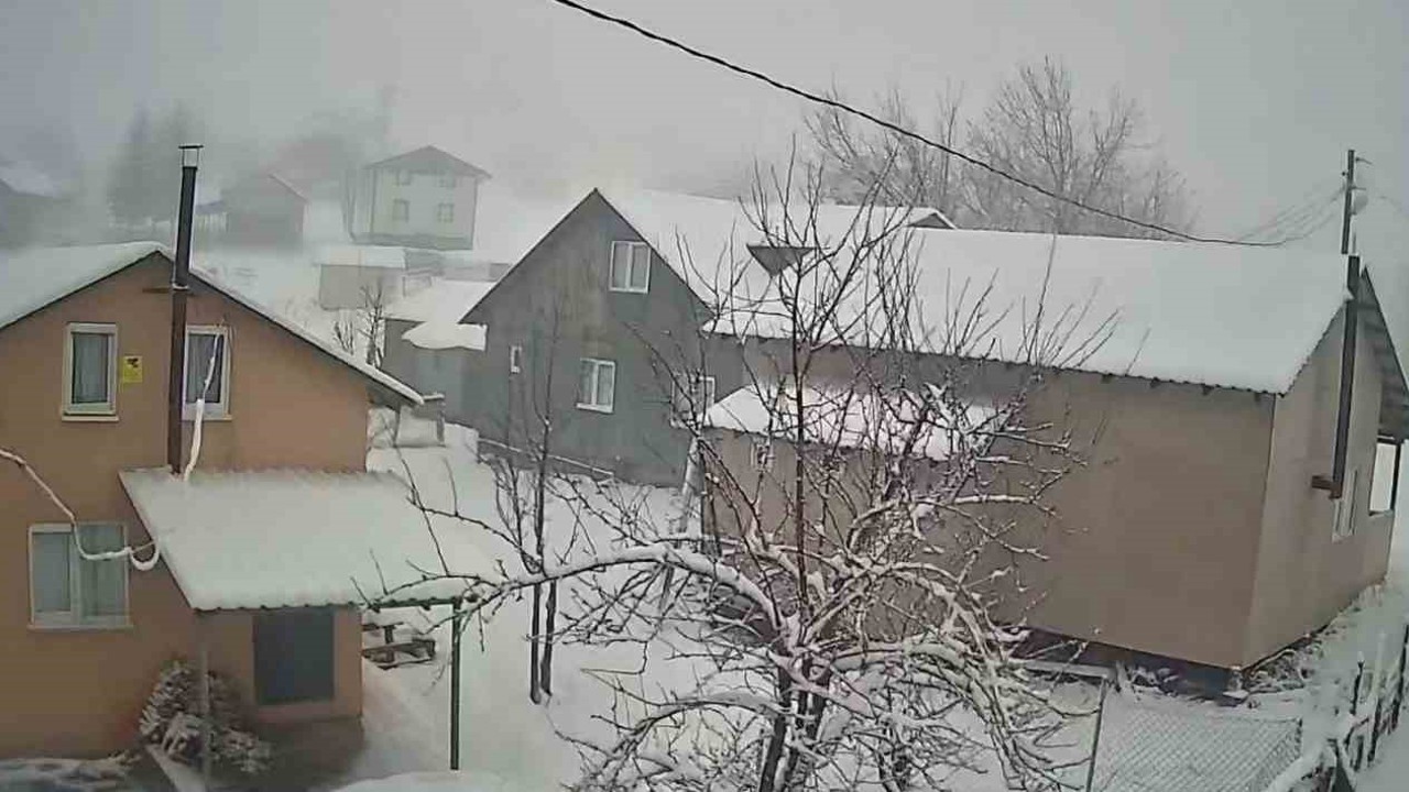 Sakarya’nın yüksek kesimleri beyaz örtüyle kaplandı
