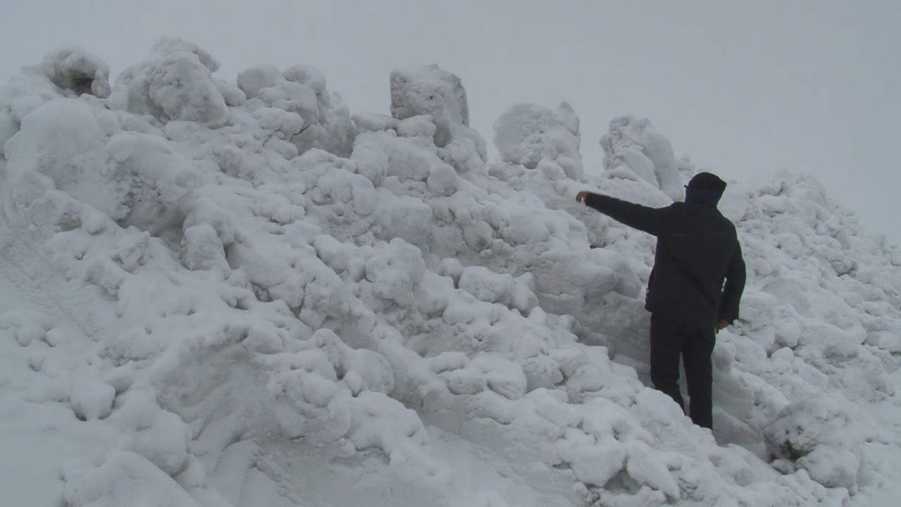 Kars’ta Mart sonunda kış geri döndü: Boğatepe Geçidi ve köyler kar altında
