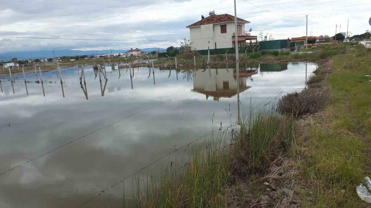 Balıkesir’de yazlıklar su içinde kaldı
