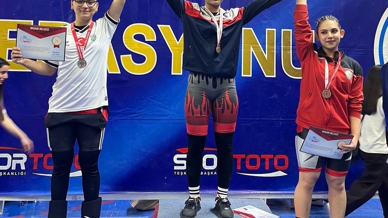 Tuğba Kıvıkoğlu’ndan Türkiye Şampiyonasında büyük başarı
