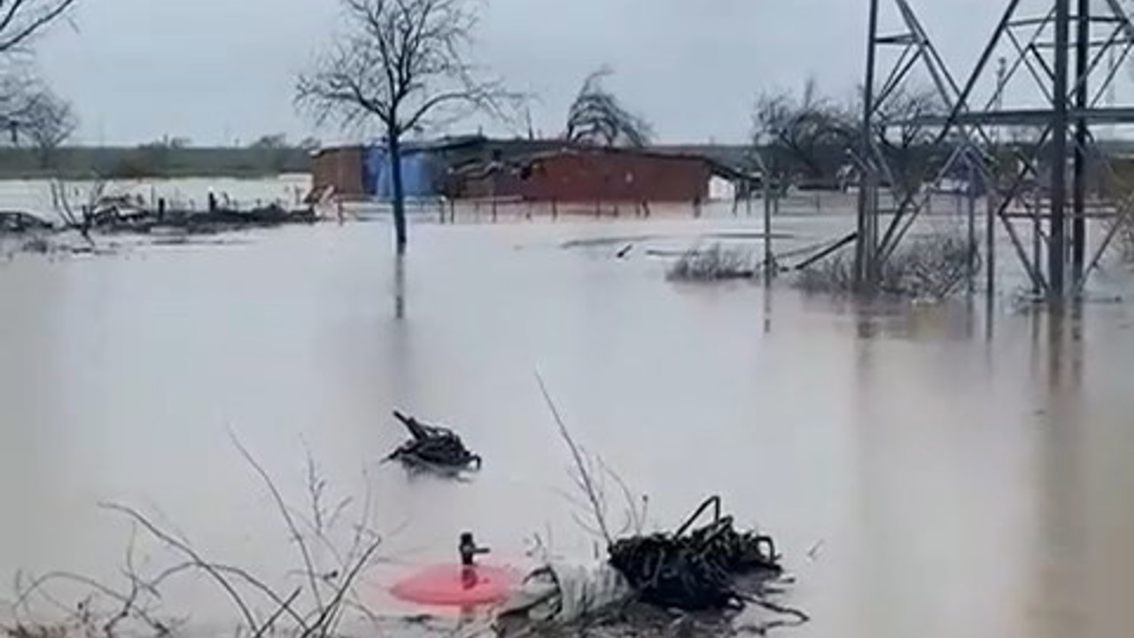 Sağanak Bursa’yı vurdu: Tarlalar göle döndü, hayvanlar mahsur kaldı
