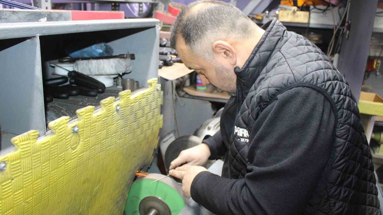 Fileto bıçakları elinde yeniden şekilleniyor
