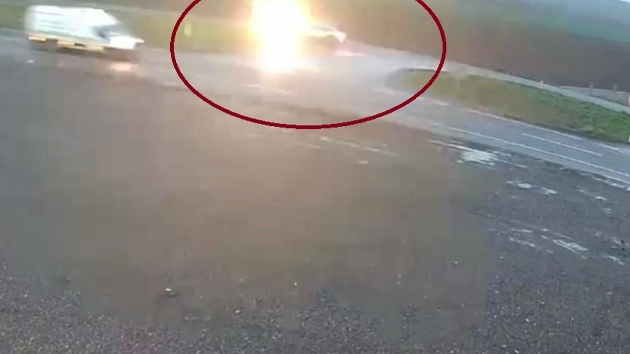 Otomobil ile hafif ticari aracın çarpıştığı kazada 4 yaralı
